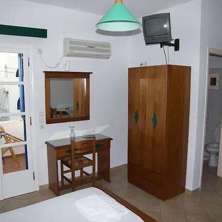 Katerina Roza - Heartfelt Hospitality In The מלון דירות Naxos City