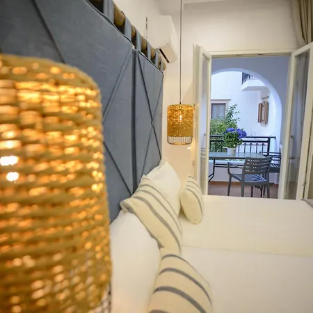 Katerina Roza - Heartfelt Hospitality In The מלון דירות Naxos City