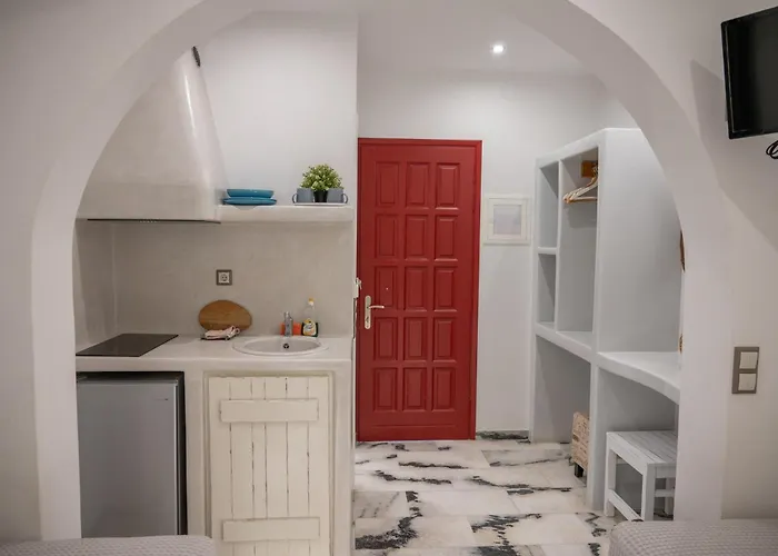 Katerina Roza - Heartfelt Hospitality In The 4* Naxos City