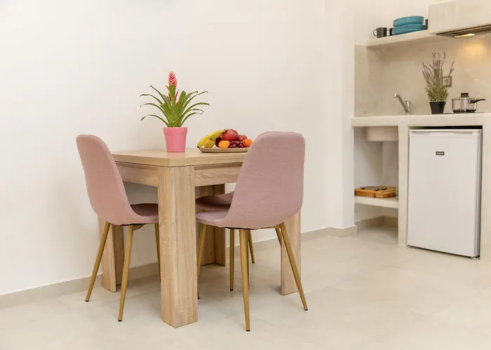 Katerina Roza - Heartfelt Hospitality In The Naxos City