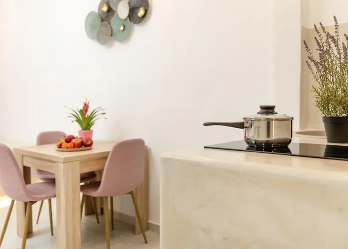 Katerina Roza - Heartfelt Hospitality In The 4* Naxos City