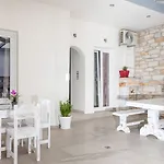 Katerina Roza - Heartfelt Hospitality In The Aparthotel Naxos City
