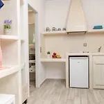 Katerina Roza - Heartfelt Hospitality In The Aparthotel Naxos City