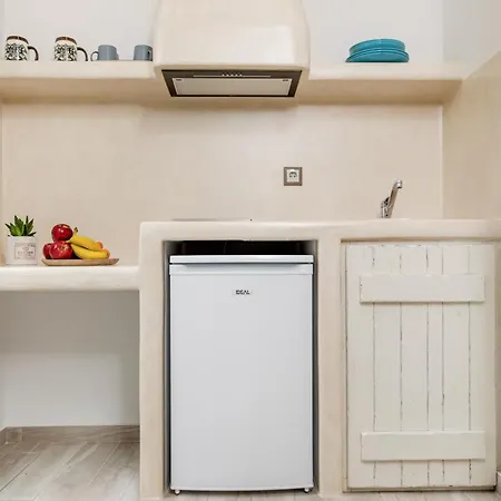 Katerina Roza - Heartfelt Hospitality In The Apartmanhotel Naxos City