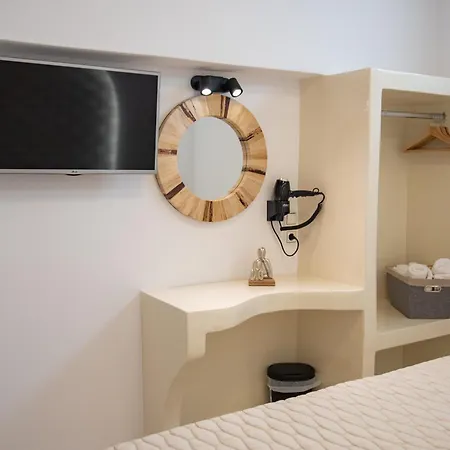 Katerina Roza - Heartfelt Hospitality In The Naxos City