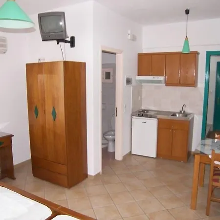 Katerina Roza - Heartfelt Hospitality In The Apartmanhotel Naxos City