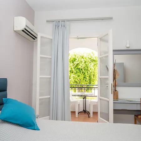 Katerina Roza - Heartfelt Hospitality In The Apartmanhotel Naxos City