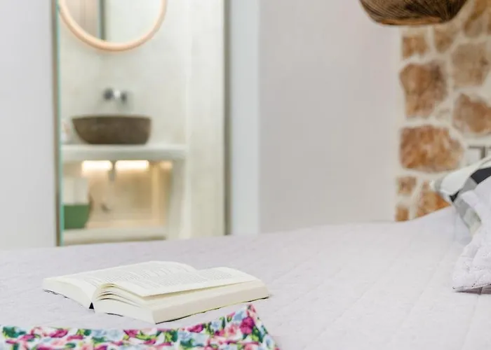 Katerina Roza - Heartfelt Hospitality In The 4* Naxos City