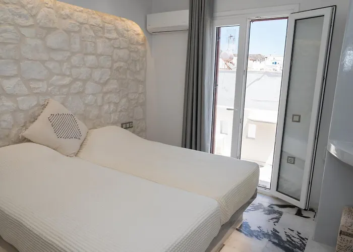 Katerina Roza - Heartfelt Hospitality In The Naxos City