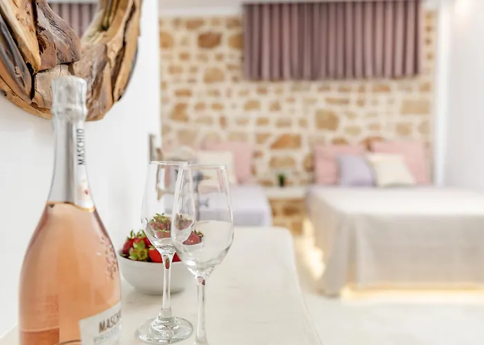 Katerina Roza - Heartfelt Hospitality In The 4* Naxos City