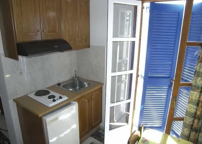 Katerina Roza - Heartfelt Hospitality In The Naxos City