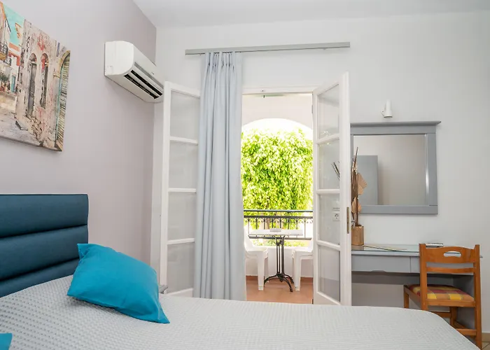 Katerina Roza - Heartfelt Hospitality In The Aparthotel Naxos City