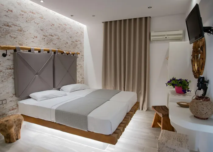 Katerina Roza - Heartfelt Hospitality In The Aparthotel Naxos City